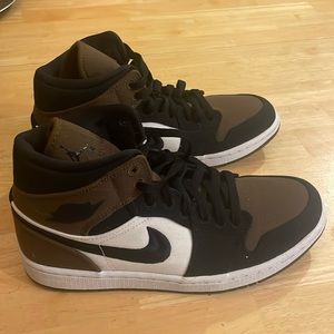 Air Jordan 1 Olive Mids